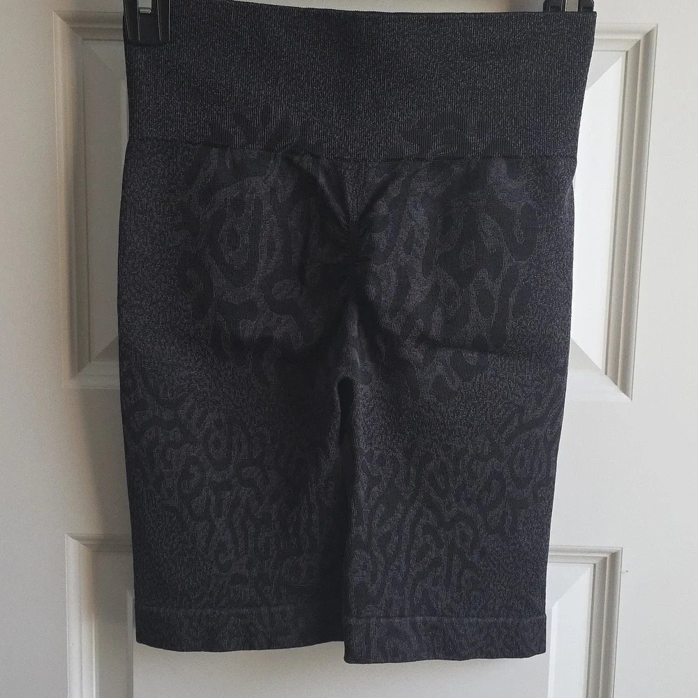 NWOT Gymshark Charcoal Patterned Cheetah Biker Workout Shorts Size Small #g115